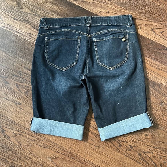 Democracy “Ab” Solution Stretch Denim Shorts - Picture 3 of 12